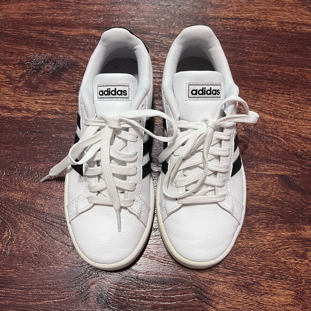 Adidas Women's Grand Court Cloudfoam Lifestyle Court Comfort Casual Sneakers